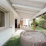 White House - Con Jacuzzi E Posto Auto * Otranto