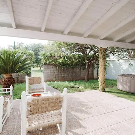 Villa White House - Con Jacuzzi E Posto Auto