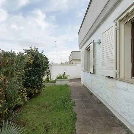 Villa White House - Con Jacuzzi E Posto Auto